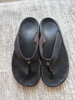 OluKai black water proof flip flops